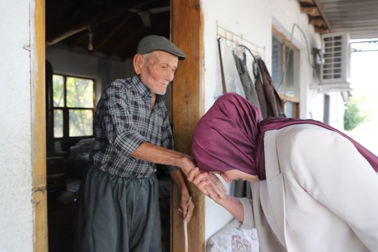 EMİNE YILDIRIM’DAN HASTA VE YAŞLI ZİYARETLERİ