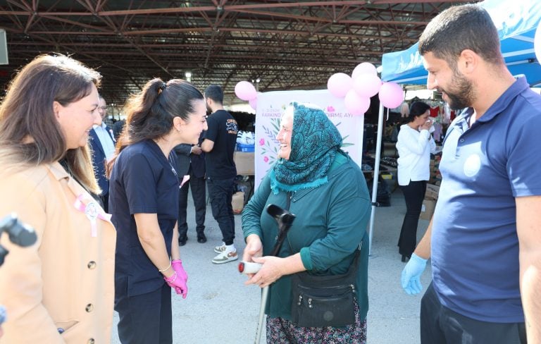 AKSU’DA MEME KANSERİ FARKINDALIK ETKİNLİĞİ YOĞUN İLGİ GÖRDÜ