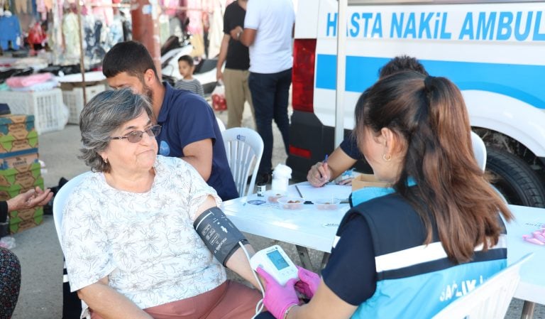 AKSU’DA MEME KANSERİ FARKINDALIK ETKİNLİĞİ YOĞUN İLGİ GÖRDÜ