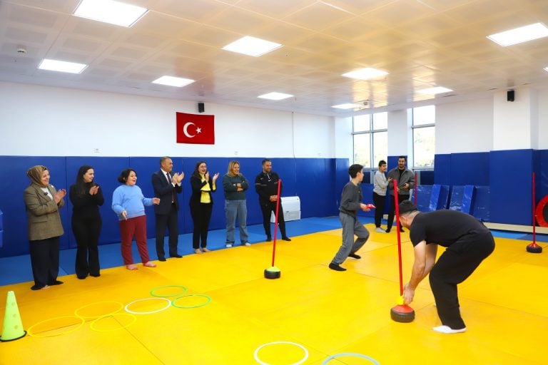 EMİNE YILDIRIM’DAN “MUTLU ÇARŞAMBA” ETKİNLİĞİNE GÖNÜLDEN DESTEK