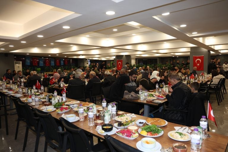 AKSU BELEDİYESİ’NDEN ŞEHİT VE GAZİ YAKINLARINA RAMAZAN’IN İLK GÜNÜNDE VEFA SOFRASI