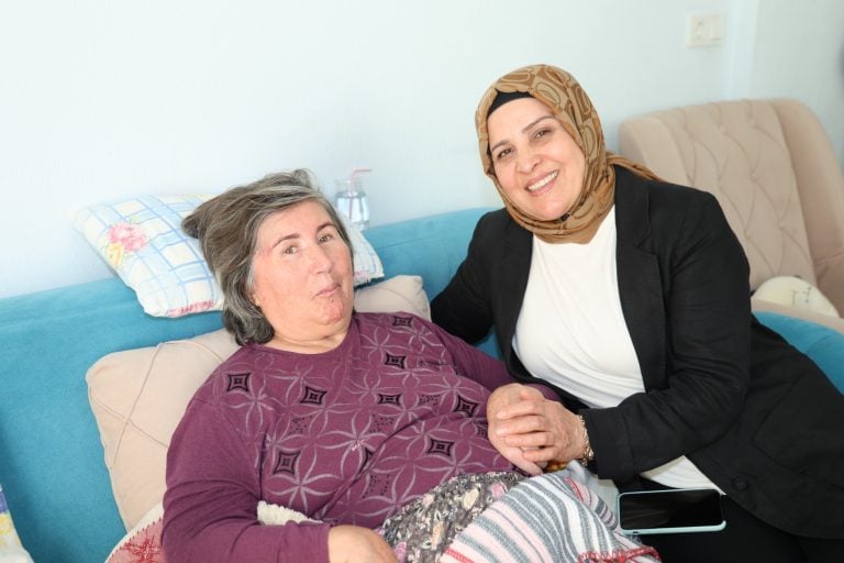 EMİNE YILDIRIM’DAN HASTA VE YAŞLI ZİYARETLERİ