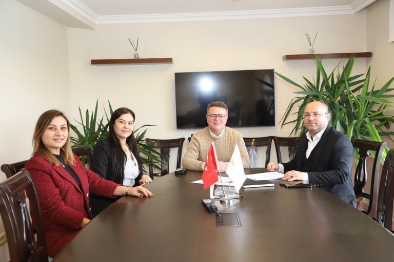 AKSU’DA İSTİHDAMA GÜÇLÜ KÖPRÜ: KARİYER MERKEZİ İŞ ARAYANLARLA İŞVERENLERİ BULUŞTURUYOR