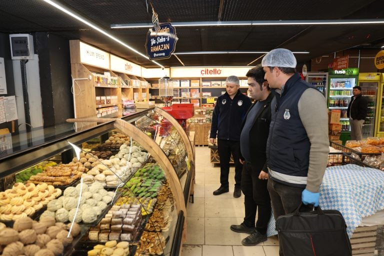 AKSU ZABITA EKİPLERİNDEN BAYRAM ÖNCESİ GIDA DENETİMİ