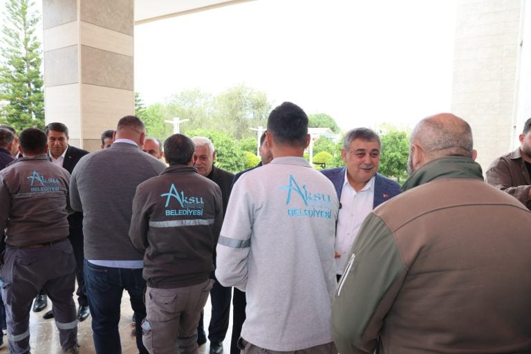 AKSU BELEDİYE BAŞKANI İSA YILDIRIM PERSONELİYLE BAYRAMLAŞTI