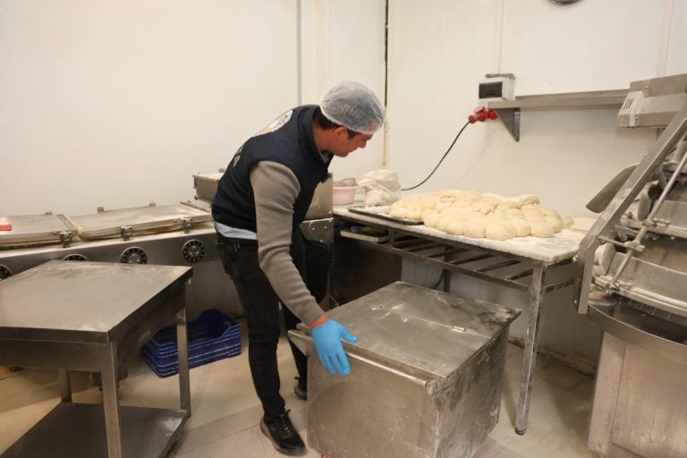 AKSU ZABITA EKİPLERİNDEN BAYRAM ÖNCESİ GIDA DENETİMİ