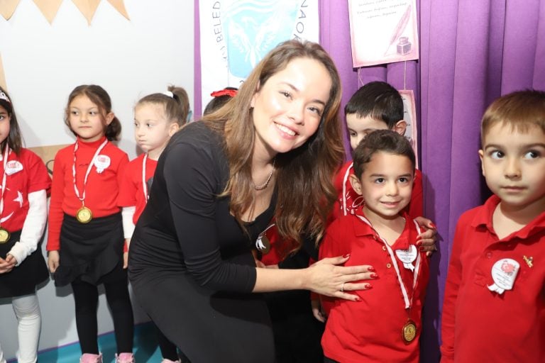 AKSU’DA ANAOKULU ÖĞRENCİLERİ, İSTİKLAL MARŞINI GURURLA OKUDU