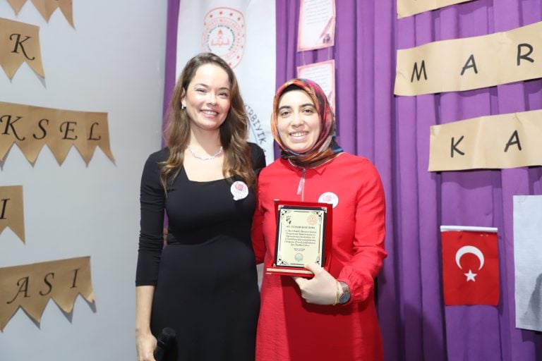 AKSU’DA ANAOKULU ÖĞRENCİLERİ, İSTİKLAL MARŞINI GURURLA OKUDU