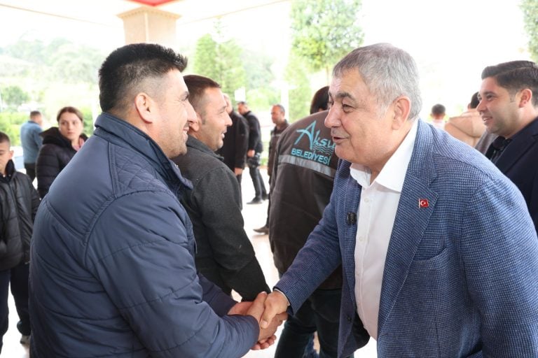 AKSU BELEDİYE BAŞKANI İSA YILDIRIM PERSONELİYLE BAYRAMLAŞTI