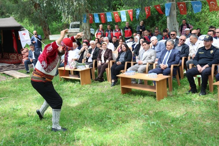 AKSU’DA SÜRÜ YÖNETİMİ EĞİTİMİNİ TAMAMLAYAN 47 KURSİYERE SERTİFİKALARI VERİLDİ