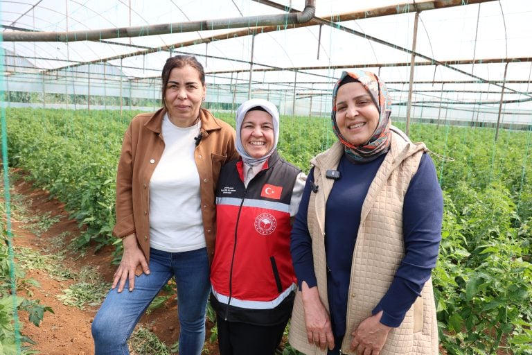 Aksu’da Kadın Üreticilere Güçlü Destek: Seralarda Emek, Dayanışma ve Üretim Bir Arada