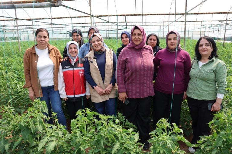 Aksu’da Kadın Üreticilere Güçlü Destek: Seralarda Emek, Dayanışma ve Üretim Bir Arada