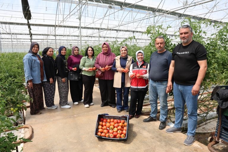 Aksu’da Kadın Üreticilere Güçlü Destek: Seralarda Emek, Dayanışma ve Üretim Bir Arada