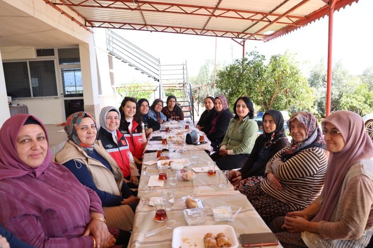 Aksu’da Kadın Üreticilere Güçlü Destek: Seralarda Emek, Dayanışma ve Üretim Bir Arada
