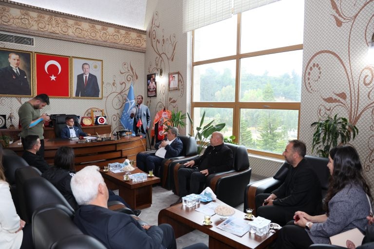 BAŞKAN YILDIRIM 23 NİSAN’DA KOLTUĞUNU TEMSİLİ BAŞKANLARA DEVRETTİ