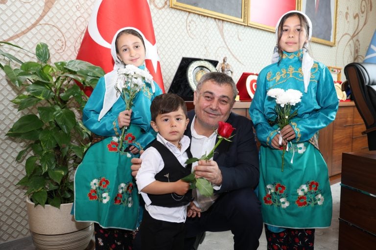 BAŞKAN YILDIRIM 23 NİSAN’DA KOLTUĞUNU TEMSİLİ BAŞKANLARA DEVRETTİ
