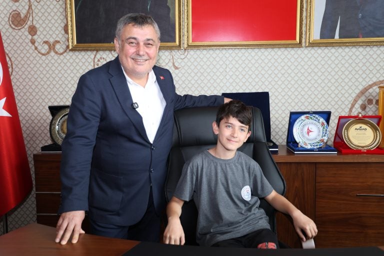 BAŞKAN YILDIRIM 23 NİSAN’DA KOLTUĞUNU TEMSİLİ BAŞKANLARA DEVRETTİ