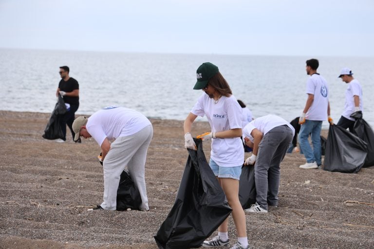 KUMKÖY SAHİLİNDE “BİR SAHİL, BİN YAŞAM” İÇİN ORTAK HAREKET