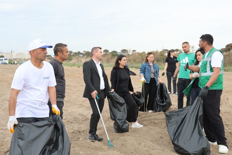 KUMKÖY SAHİLİNDE “BİR SAHİL, BİN YAŞAM” İÇİN ORTAK HAREKET