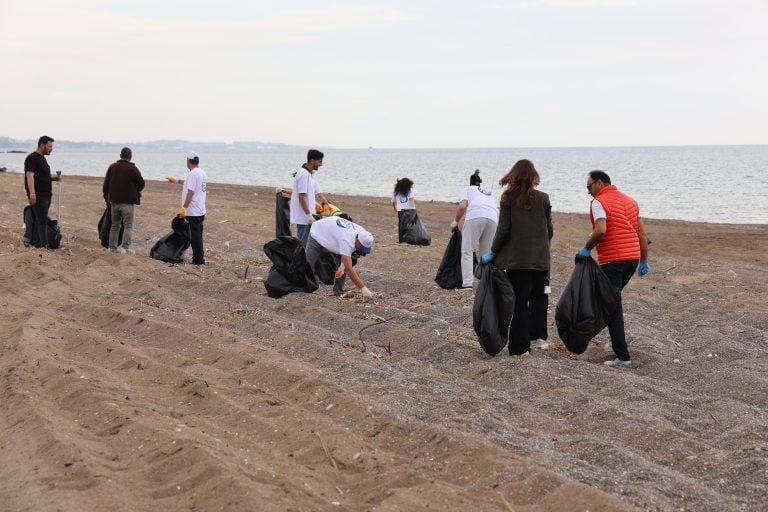 KUMKÖY SAHİLİNDE “BİR SAHİL, BİN YAŞAM” İÇİN ORTAK HAREKET