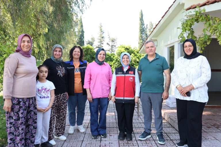 Aksu’da Kadın Üreticilere Güçlü Destek: Seralarda Emek, Dayanışma ve Üretim Bir Arada