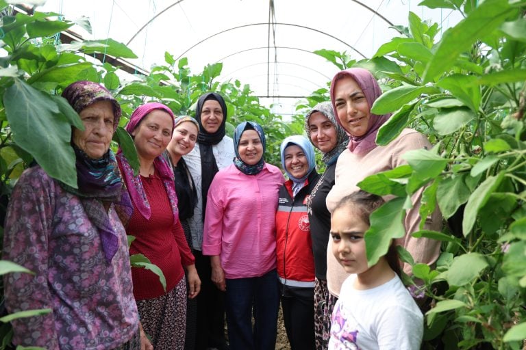 Aksu’da Kadın Üreticilere Güçlü Destek: Seralarda Emek, Dayanışma ve Üretim Bir Arada
