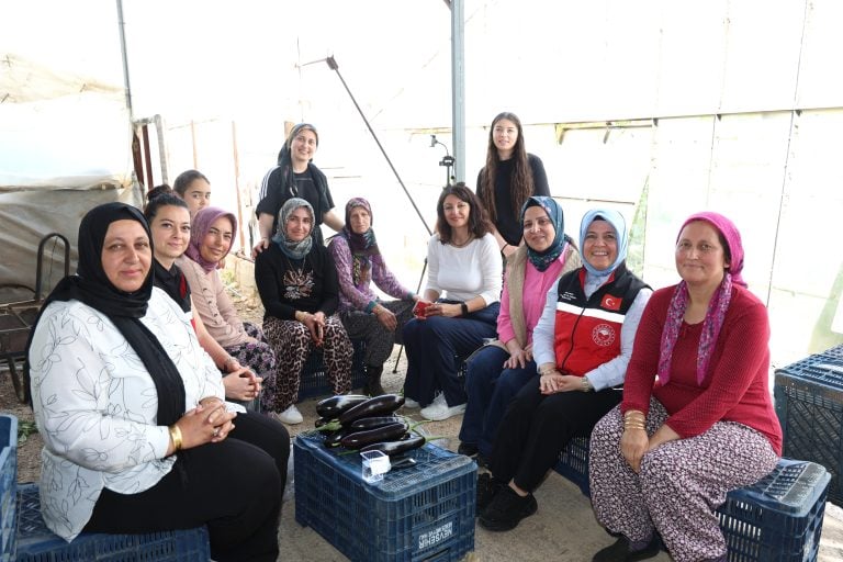 Aksu’da Kadın Üreticilere Güçlü Destek: Seralarda Emek, Dayanışma ve Üretim Bir Arada
