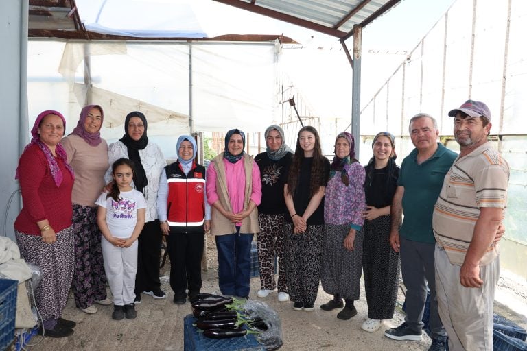 Aksu’da Kadın Üreticilere Güçlü Destek: Seralarda Emek, Dayanışma ve Üretim Bir Arada