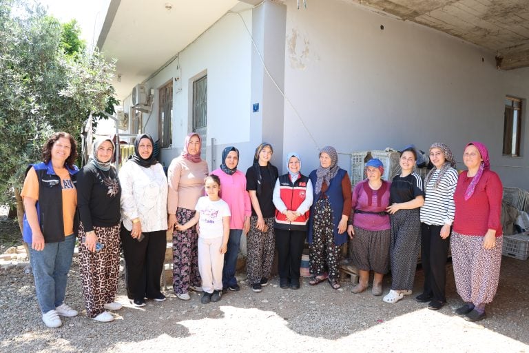 Aksu’da Kadın Üreticilere Güçlü Destek: Seralarda Emek, Dayanışma ve Üretim Bir Arada