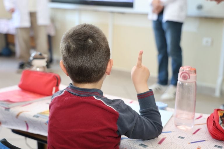 AKSU’DA “GELECEĞİN GÜLÜŞLERİ” PROJESİYLE MİNİKLERE DİŞ SAĞLIĞI TARAMASI