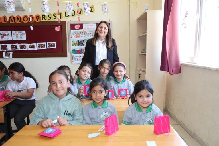 AKSU’DA “GELECEĞİN GÜLÜŞLERİ” PROJESİYLE MİNİKLERE DİŞ SAĞLIĞI TARAMASI