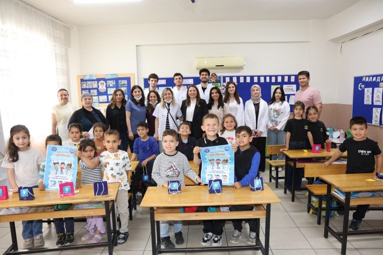 AKSU’DA “GELECEĞİN GÜLÜŞLERİ” PROJESİYLE MİNİKLERE DİŞ SAĞLIĞI TARAMASI