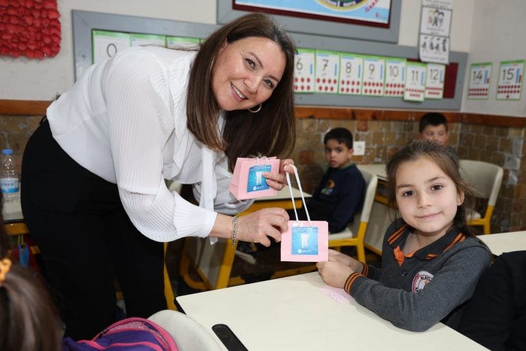 AKSU’DA “GELECEĞİN GÜLÜŞLERİ” PROJESİYLE MİNİKLERE DİŞ SAĞLIĞI TARAMASI