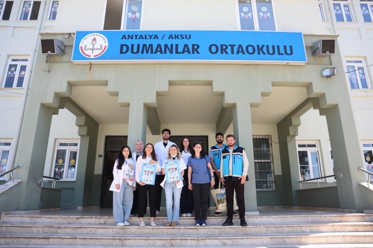 AKSU’DA “GELECEĞİN GÜLÜŞLERİ” PROJESİYLE MİNİKLERE DİŞ SAĞLIĞI TARAMASI