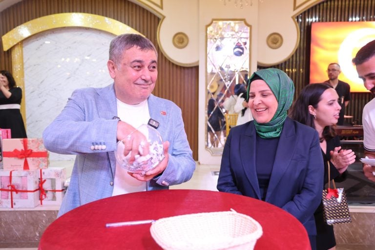 AKSU’DA ANNELER GÜNÜ COŞKUYLA KUTLANDI