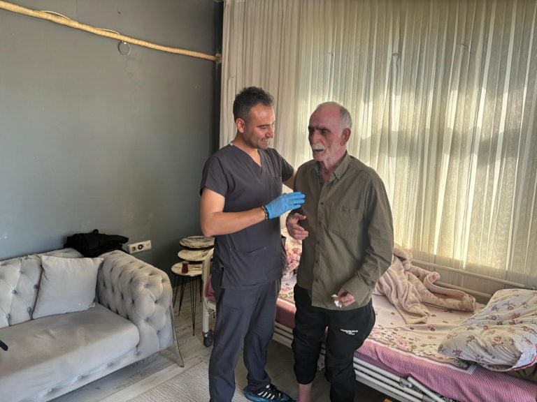 AKSU’DA HASTA ZİYARETLERİ DEVAM EDİYOR