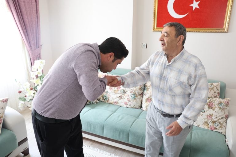 AKSU’DA BABALAR GÜNÜNDE, ŞEHİT AİLELERİNE VEFA ZİYARETİ