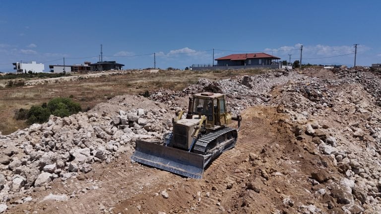 AKSU’DA ULAŞIM ALTAYAPISI GÜÇLENİYOR: YENİ İMAR YOLU ÇALIŞMALARI DEVAM EDİYOR
