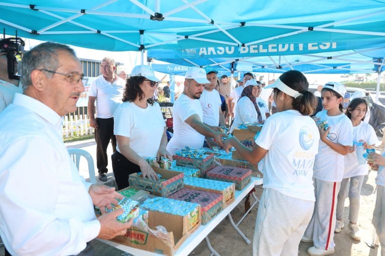 AKSU, MAVİ AKDENİZ İÇİN TEK YÜREK OLDU TURUNÇ PLAJI TEMİZLENDİ
