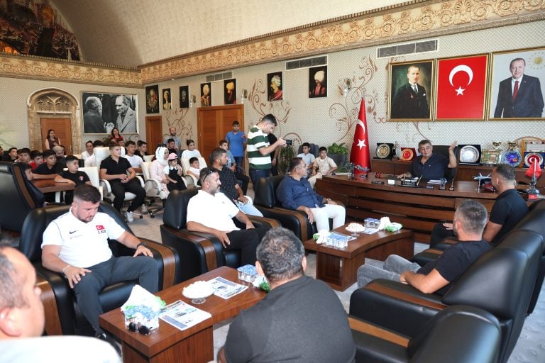 AKSU PERGE SPOR KULÜBÜ SPORCULARI BAŞKAN YILDIRIMI MAKAMINDA ZİYARET ETTİ