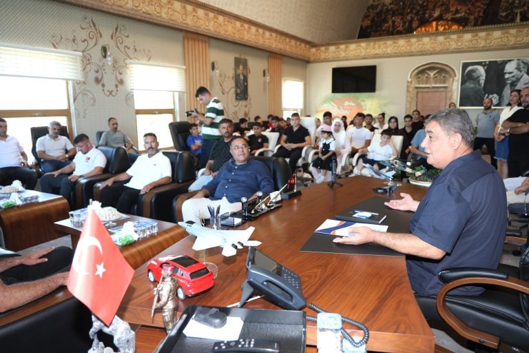 AKSU PERGE SPOR KULÜBÜ SPORCULARI BAŞKAN YILDIRIMI MAKAMINDA ZİYARET ETTİ