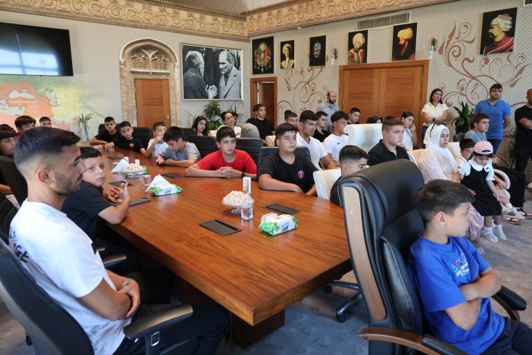 AKSU PERGE SPOR KULÜBÜ SPORCULARI BAŞKAN YILDIRIMI MAKAMINDA ZİYARET ETTİ