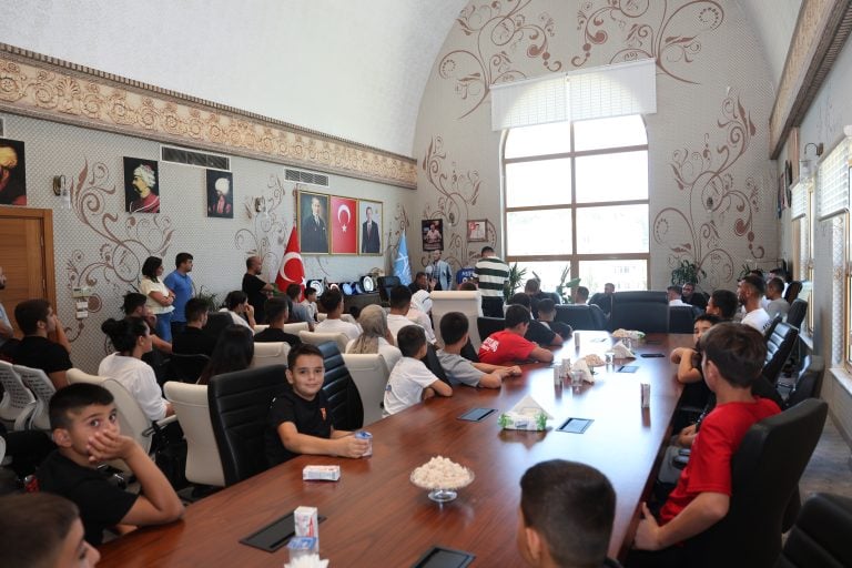 AKSU PERGE SPOR KULÜBÜ SPORCULARI BAŞKAN YILDIRIMI MAKAMINDA ZİYARET ETTİ