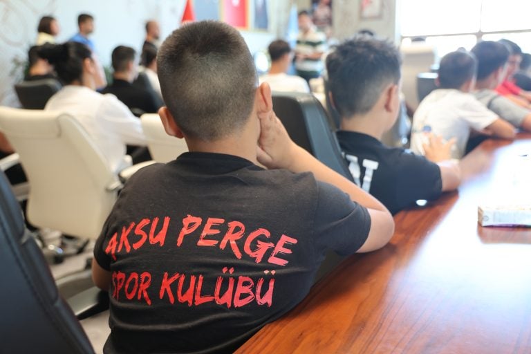 AKSU PERGE SPOR KULÜBÜ SPORCULARI BAŞKAN YILDIRIMI MAKAMINDA ZİYARET ETTİ