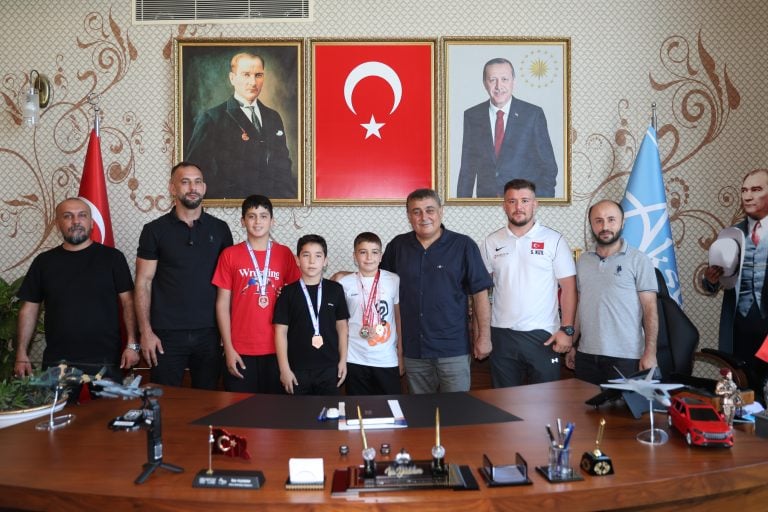AKSU PERGE SPOR KULÜBÜ SPORCULARI BAŞKAN YILDIRIMI MAKAMINDA ZİYARET ETTİ