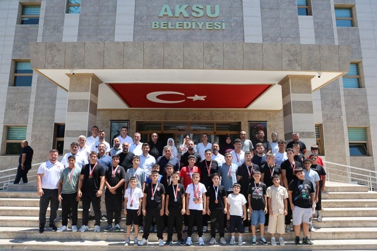AKSU PERGE SPOR KULÜBÜ SPORCULARI BAŞKAN YILDIRIMI MAKAMINDA ZİYARET ETTİ