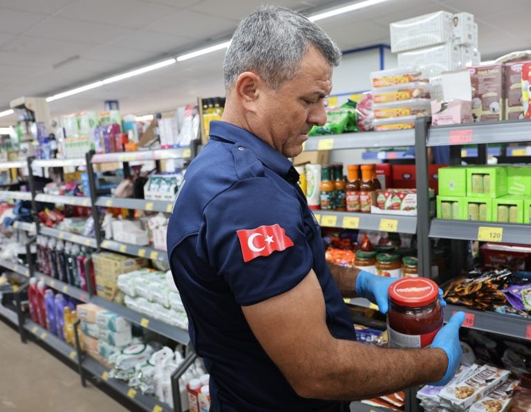 AKSU BELEDİYESİ ZABITA EKİPLERİNDEN GIDA İŞLETMELERİNE SIKI DENETİM