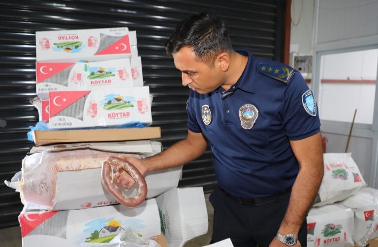AKSU’DA YAKLAŞIK 1 TON UYGUNSUZ GIDA ÜRÜNÜNE EL KONULDU