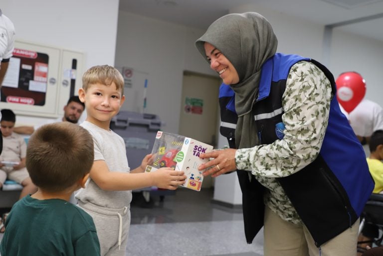 AKSU BELEDİYESİ’NDEN ÇOCUKLARA GÜVENLİ SÜNNET HİZMETİ