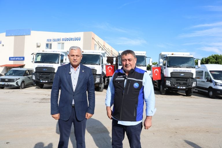 AKSU BELEDİYESİ ARAÇ FİLOSUNU GÜÇLENDİRMEYE DEVAM EDİYOR: FİLOYA 6 YENİ ARAÇ DAHA KATILDI